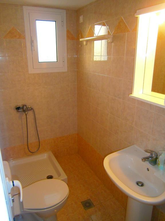 Iremia Rooms Adamantas Exterior photo