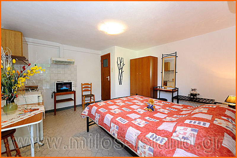 Iremia Rooms Adamantas Exterior photo