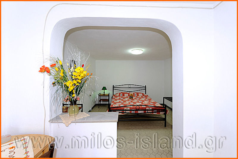 Iremia Rooms Adamantas Exterior photo
