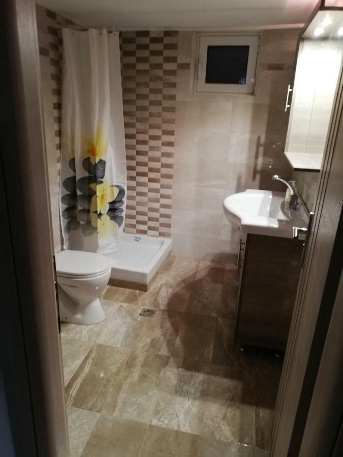 Iremia Rooms Adamantas Exterior photo